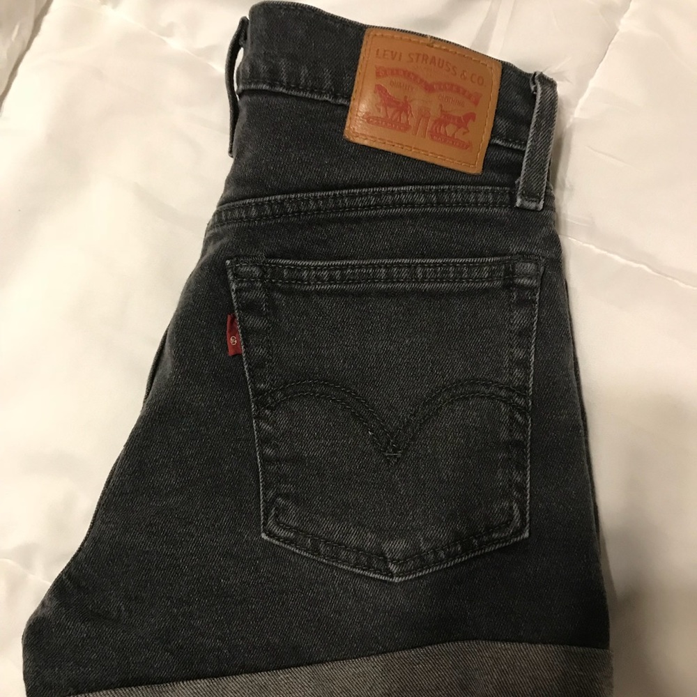 levi black jean shorts